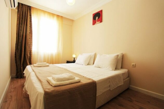  Photo 1