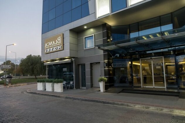 Blanca Hotel - Photo2