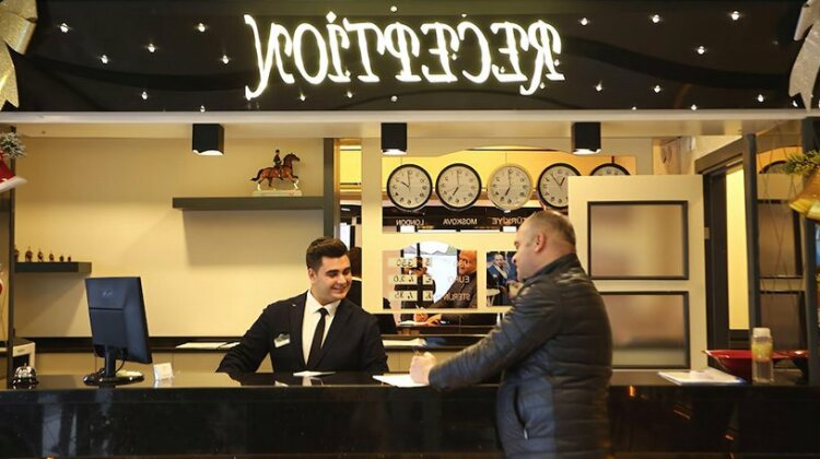 Life Corner Hotel - Photo2