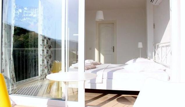 White Suites XI - Photo4