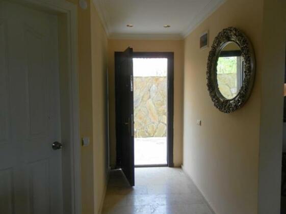 Castle View Villa - Photo2