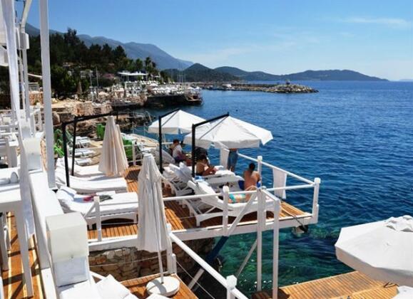 Nur Beach Hotel - Photo2