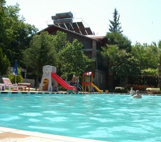 Muzzy's Place Hotel