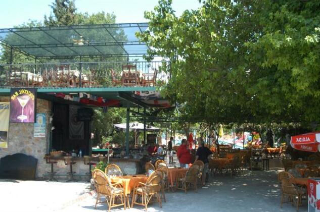 Muzzy's Place Hotel - Photo4