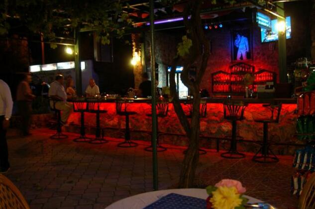 Muzzy's Place Hotel - Photo5