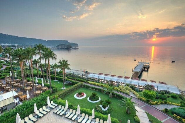Golden Lotus Hotel - Photo2