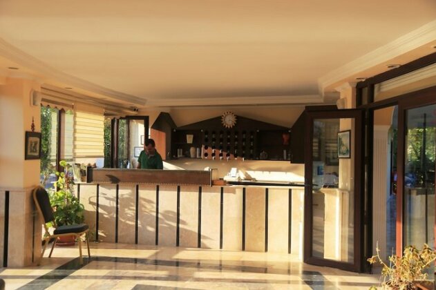 Las Palmeras Hotel - Photo4
