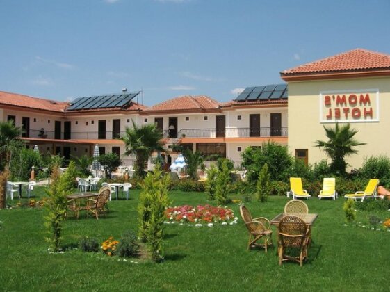 Moms Hotel - Photo2