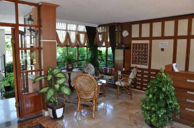 Moms Hotel - Photo3