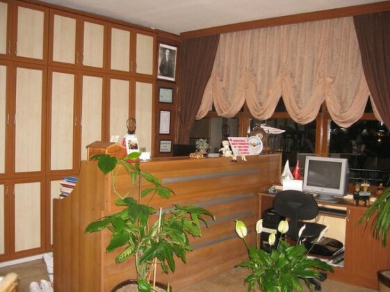 Moms Hotel - Photo4