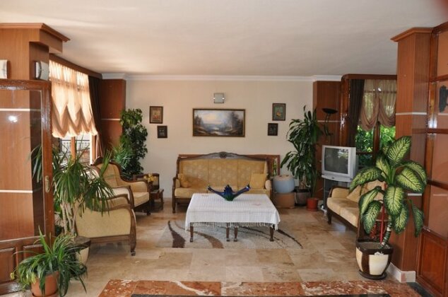 Moms Hotel - Photo5