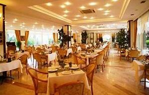 Pine House Hotel - Photo4