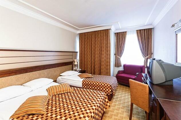Rox Royal Hotel - Photo2