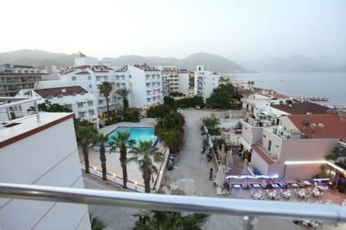 Aurasia City Hotel - Photo2
