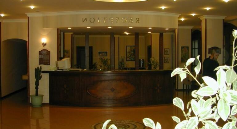 Candan Beach Hotel - Photo2