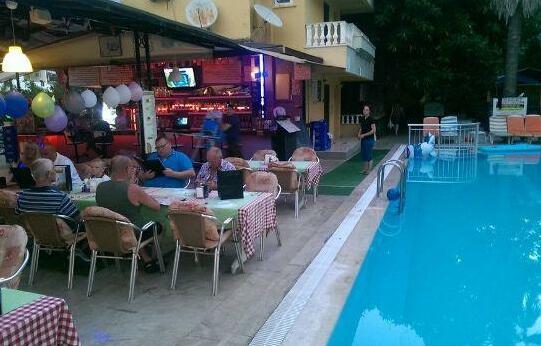 Club Sunset Apartments - Photo2
