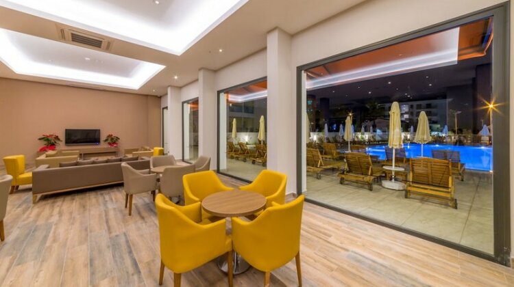 Julian Marmaris - Photo3