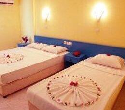 Red Abacus Aparthotel - Photo2