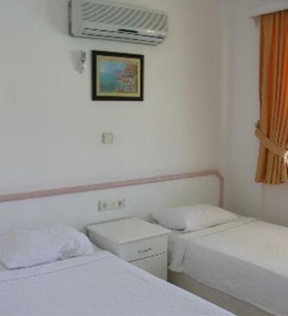 Rhodes Apart - Photo3