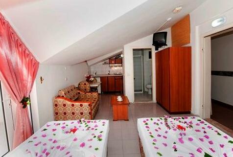 Rosy Apart - Photo5