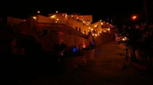 Sinasos Palace Cave Hotel