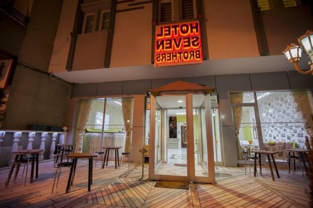 Hotel Seven Brothers - Photo2