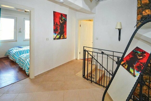 Allora - Photo2