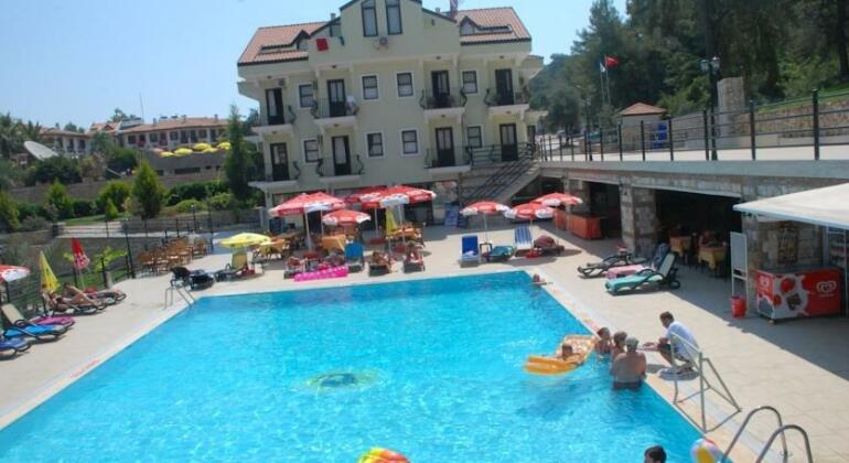 Grove Hotel - Photo2