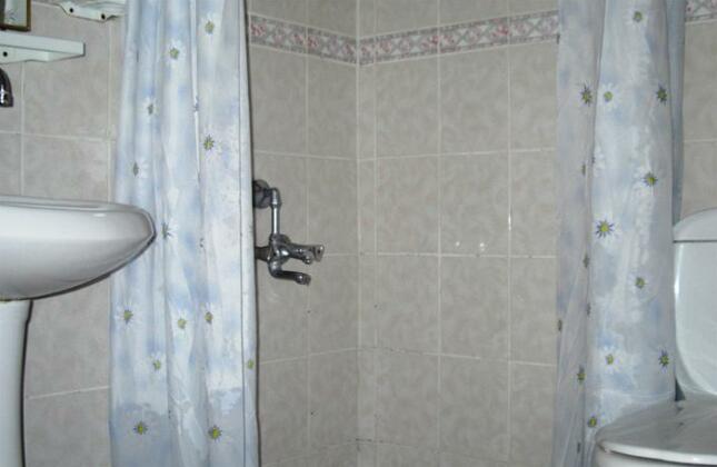 Lemon Tree Hotel - Photo2