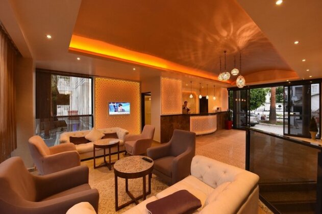 Montebello Deluxe Hotel - Photo2
