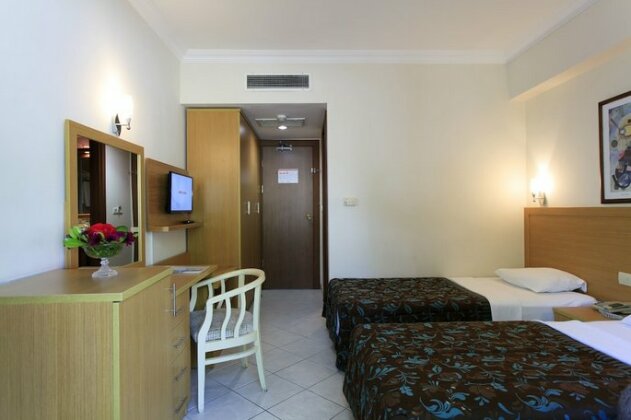 Perdikia Beach - Photo3