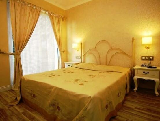 Pinehill Hotel & Suites - Photo3