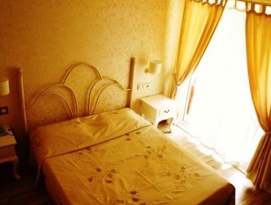 Pinehill Hotel & Suites - Photo4