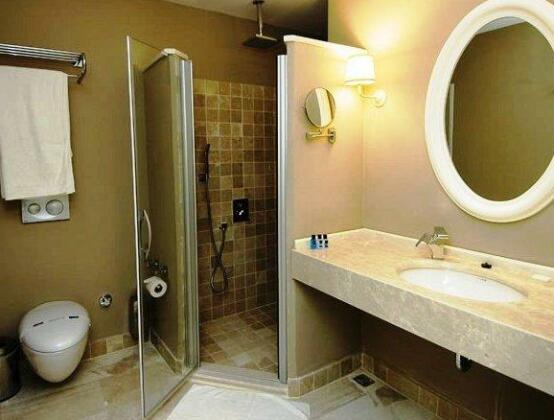 Pinehill Hotel & Suites - Photo5