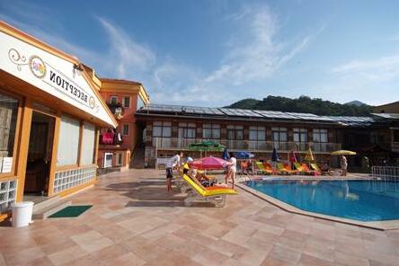 Turk Hotel - Photo2