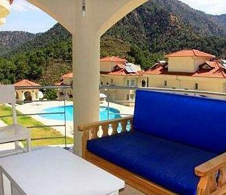 Lakeside Villa - Photo3