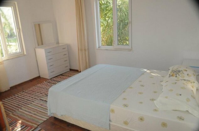 Large White House - Photo4