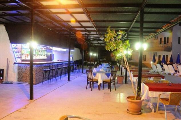 Blue Side Family Club - Photo4