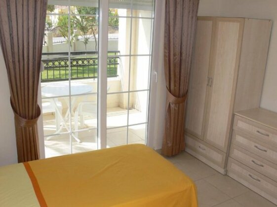 Palm Garden Apartments Side - Photo3