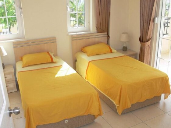Palm Garden Apartments Side - Photo5