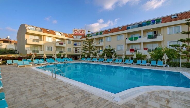 Risus Hotel - Photo2