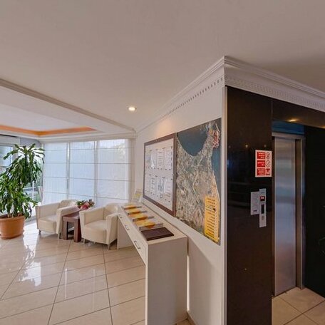 Risus Hotel - Photo4