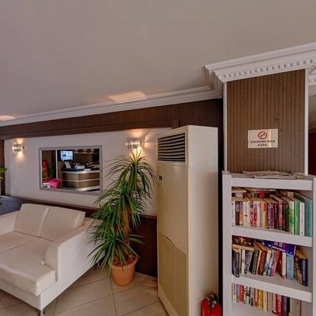 Risus Hotel - Photo5
