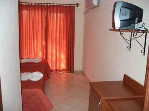 Side Point Hotel - Photo2