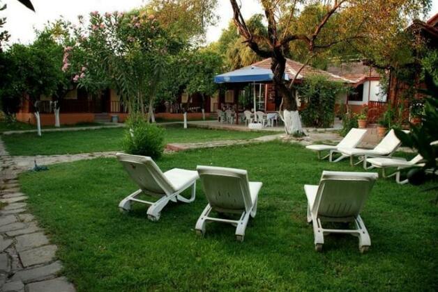 Toll Hotel Side - Photo5