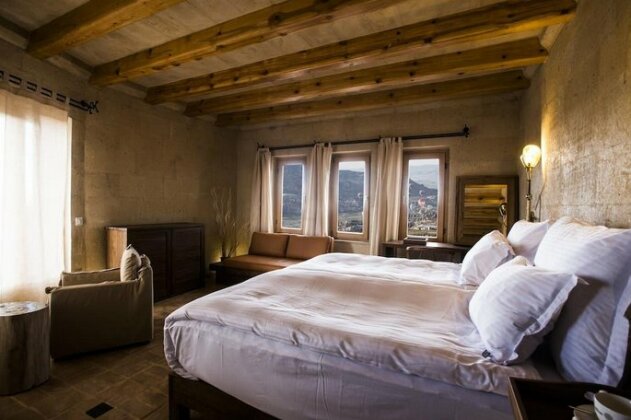 Millstone Cave Suites Hotel - Photo2