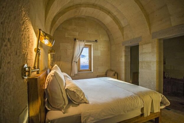 Millstone Cave Suites Hotel - Photo3