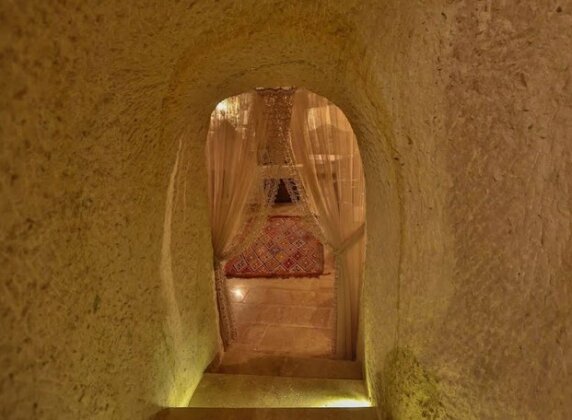 Acropolis Cave Suite - Photo5