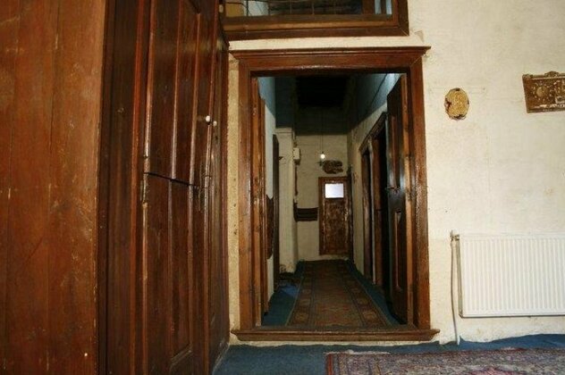 Born Hotel Old House - Photo2