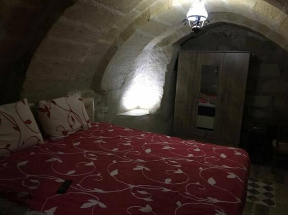 Emir Cave Apart - Photo2
